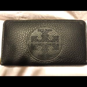 TORY BURCH EUC Perforated Logo Continental Wallet